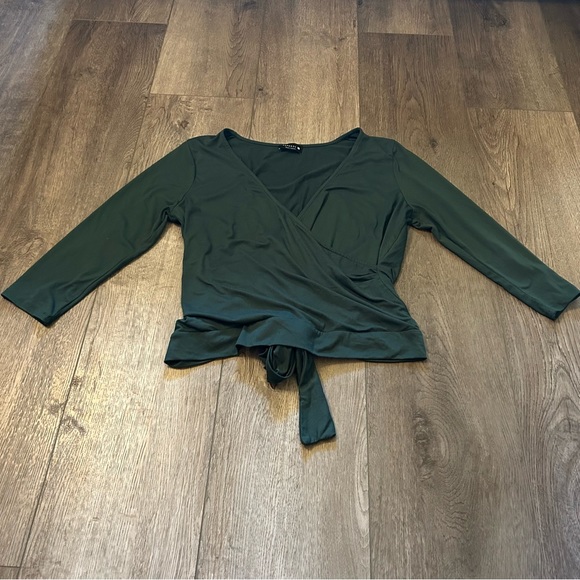 paperoc Tops - PAPEROC Emerald Green Front Tie Wrap Neckline Knit Top Size XL